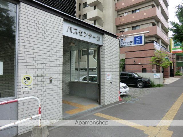 コンビニ　ファミリーマート（コンビニ）まで102m