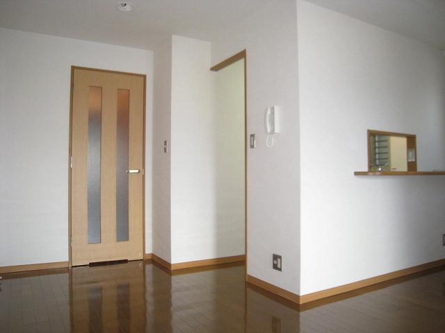 居室・リビング　同物件別号室のものです。