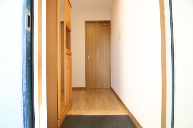 玄関　※別室の参考写真の為、現況優先です。