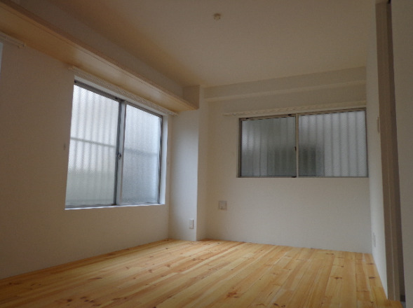 その他部屋・スペース　2面採光の洋室♪