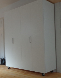 収納　可動式収納棚付き♪