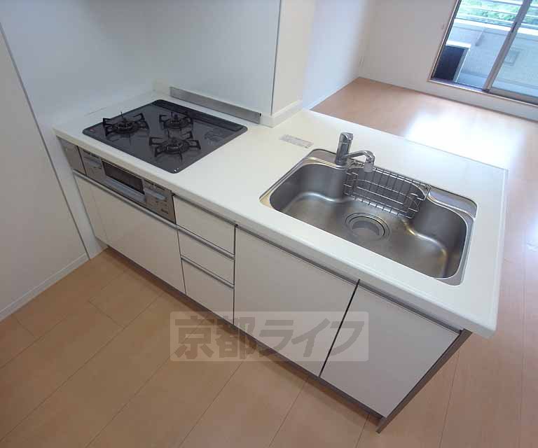 キッチン　ゆったりとしたキッチンです。