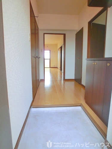 玄関　参考写真（別部屋の写真の為、内装が異なる場合がございます）