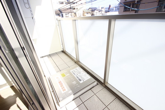 バルコニー　※掲載写真は同マンション別部屋参考写真となります。