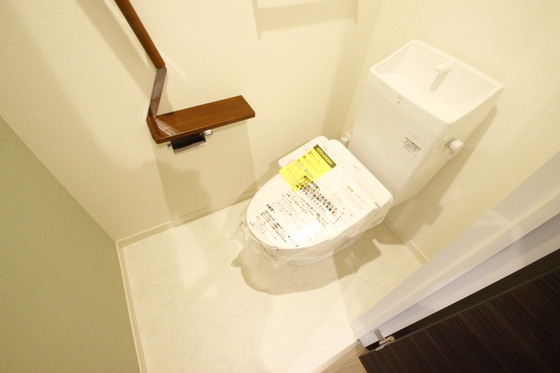 トイレ　※掲載写真は同マンション別部屋参考写真となります。