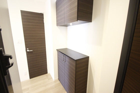 玄関　※掲載写真は同マンション別部屋参考写真となります。