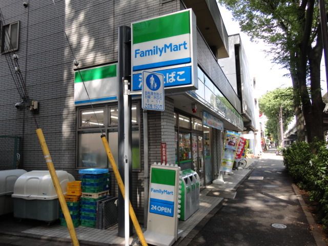 コンビニ　ファミリーマート杉並下高井戸四丁目店（コンビニ）まで130m