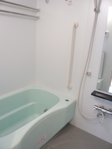 バス・シャワールーム　浴室乾燥機＆追炊き機能付きのお風呂です♪