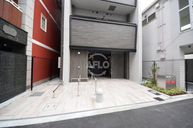 エントランス　TAT LYON TIMBER TOWN　エントランス