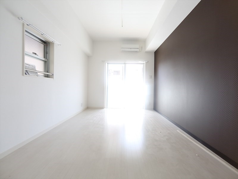 その他部屋・スペース　洋室9.95帖　2面採光　エアコン完備　南面バルコニー