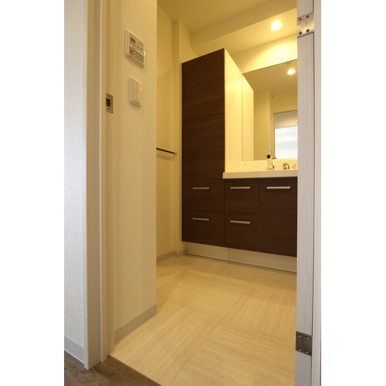 洗面設備　高級感あるパウダールーム