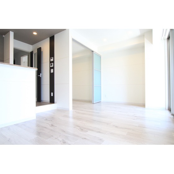 居室・リビング　明るいリビング