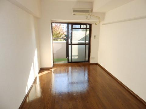 居室・リビング　室内