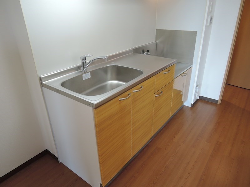 キッチン　キッチンシングルレキッチン上部は吊戸棚で収納力あり！