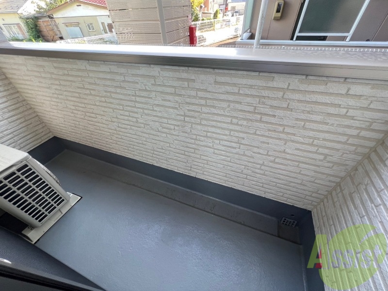 バルコニー　このバルコニースペースは洗濯物も問題なく干せそうですね。