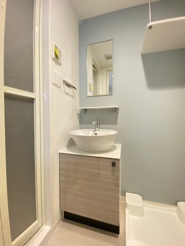 洗面設備　ゆったりとスペースのある洗面所