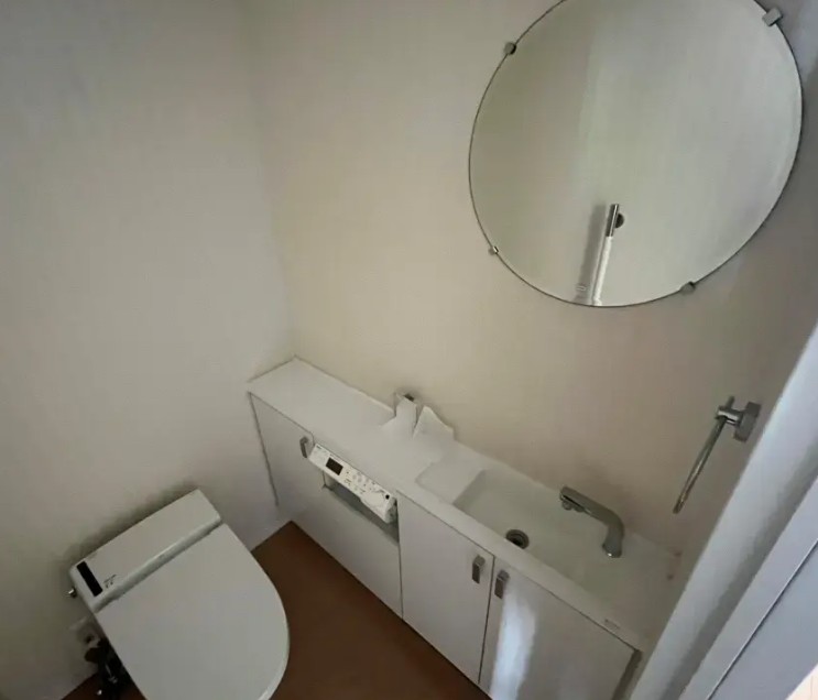 トイレ　※こちらの写真は他部屋になり参考写真です