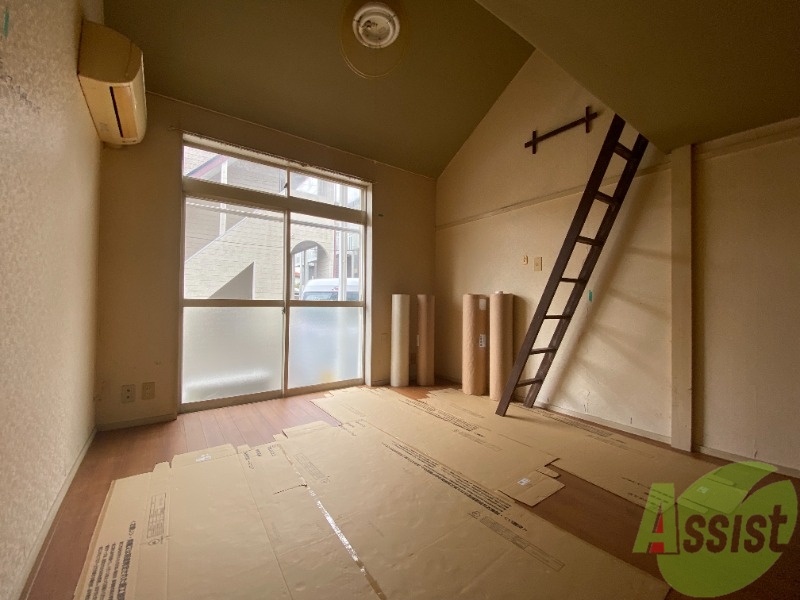 居室・リビング　陽当たりが良く、広々として過ごしやすそうです。