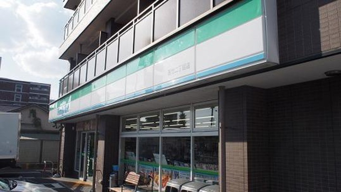 コンビニ　ファミリーマート苦竹2丁目店（コンビニ）まで205m