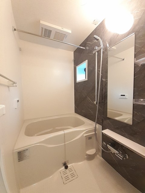 バス・シャワールーム　清潔感のあるお風呂です♪