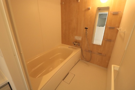 バス・シャワールーム　広々としたお風呂で毎日の疲れを癒しましょう♪
