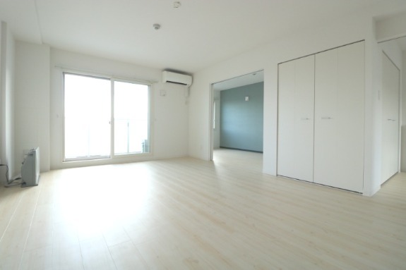 居室・リビング　広々とした開放感のあるリビング♪