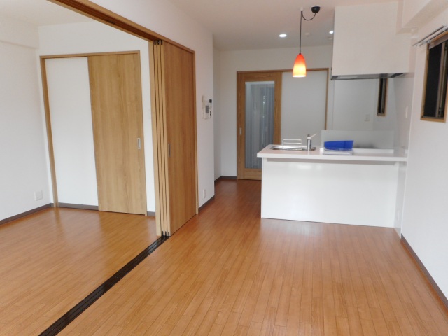 居室・リビング　LDKに床暖房設置済です。