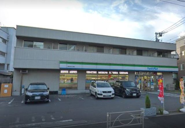 コンビニ　ファミリーマート東大井三丁目店（コンビニ）まで577m