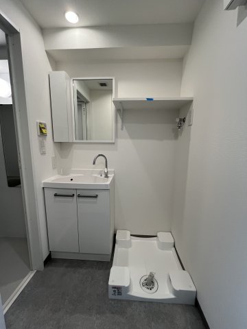 洗面設備　ゆったりとスペースのある洗面所