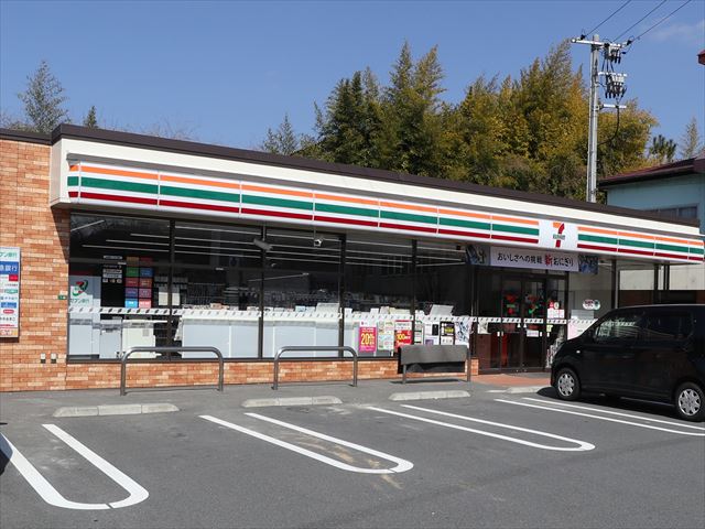 コンビニ　セブン-イレブン 東広島八本松東店（コンビニ）まで743m