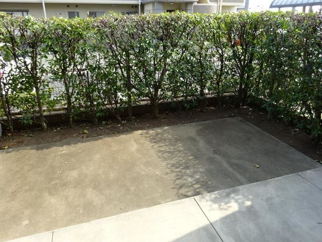 庭　※同タイプの部屋写真です