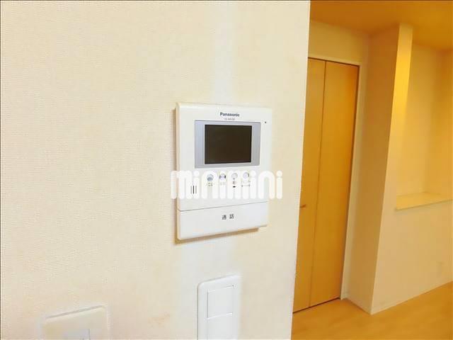 セキュリティ　来客者の確認ができるＴＶ付モニターホンです。