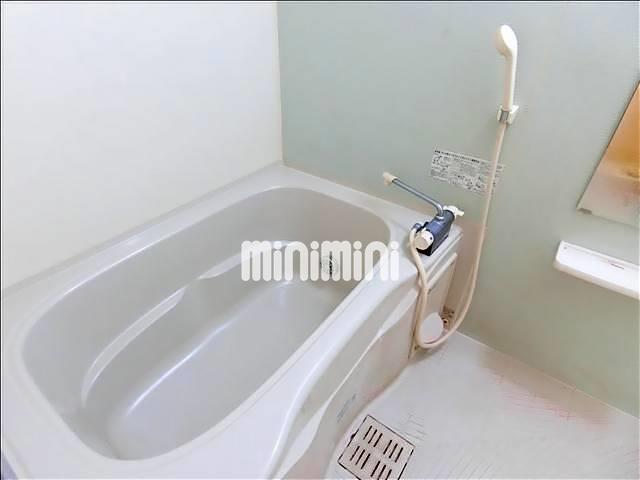 バス・シャワールーム　鏡付きのお風呂です。