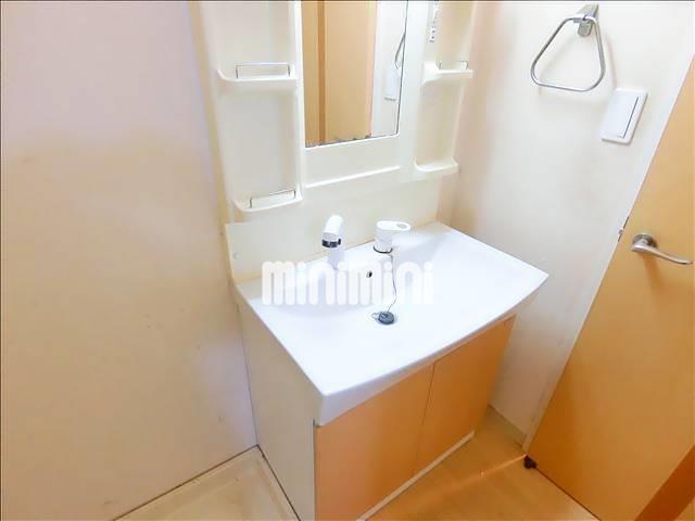 洗面設備　朝の身支度に役立つ洗髪洗面化粧台です。