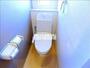 トイレ　温水洗浄機能付きのトイレです。