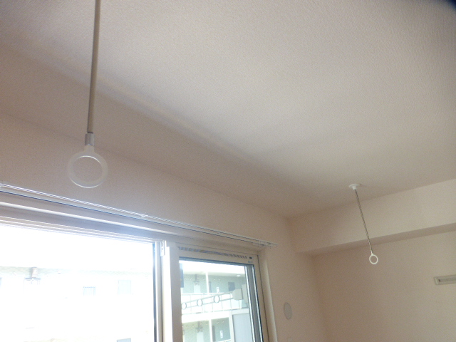 その他設備　雨天時、外出時に便利な室内物干し付