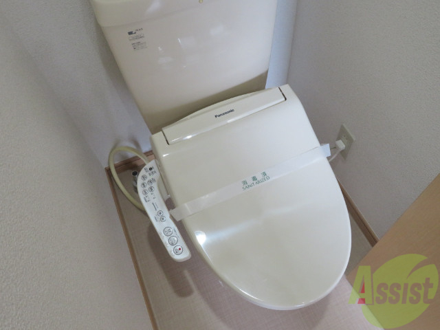 トイレ　ウォシュレット付き。オシリに優しい設備です。