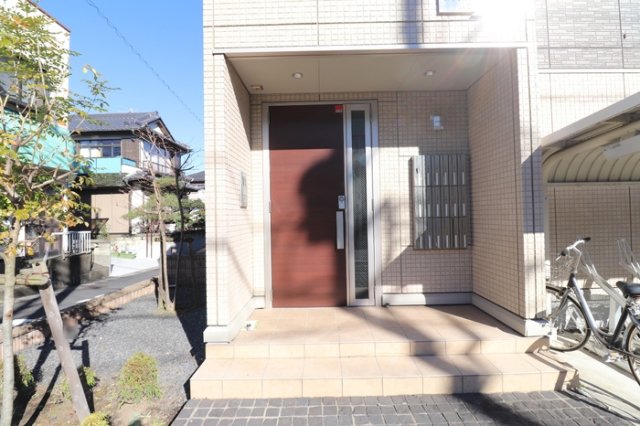 エントランス　ゆとりのあるエントランスです