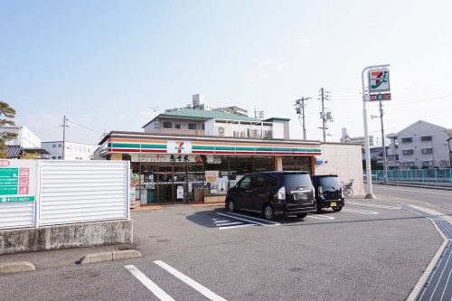 コンビニ　セブン-イレブン 広島長束３丁目店（コンビニ）まで591m