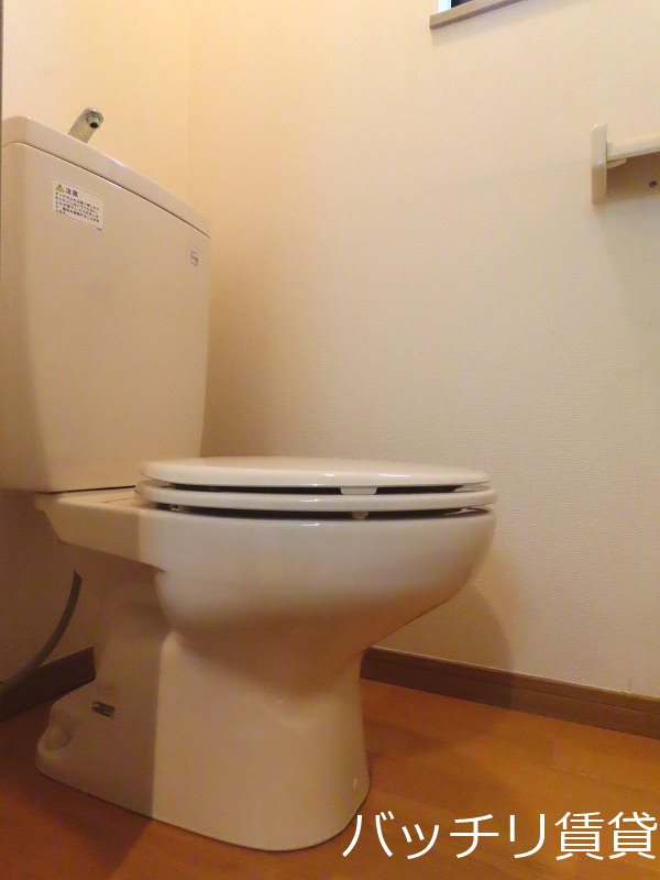 トイレ　別号室タイプの為、現状を優先致します。