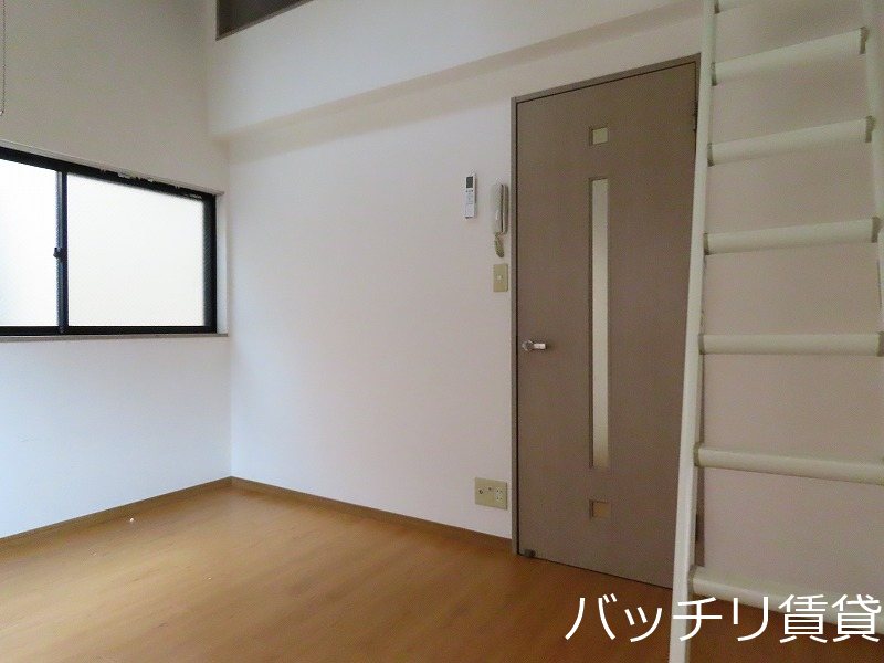 居室・リビング　別号室タイプの為、現状を優先致します。