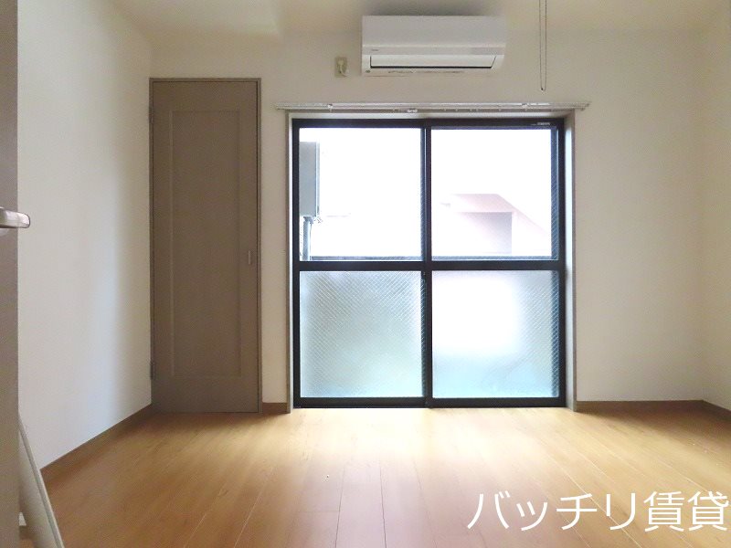 バルコニー　別号室タイプの為、現状を優先致します。