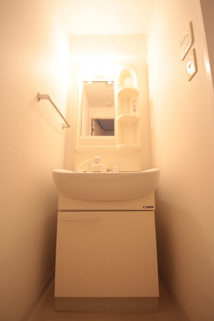 洗面設備　※別室の参考写真です。