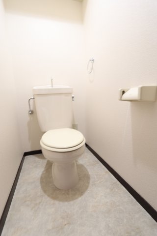 トイレ　※別の号室の参考写真になります。