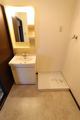 洗面設備　※別の号室の参考写真になります。