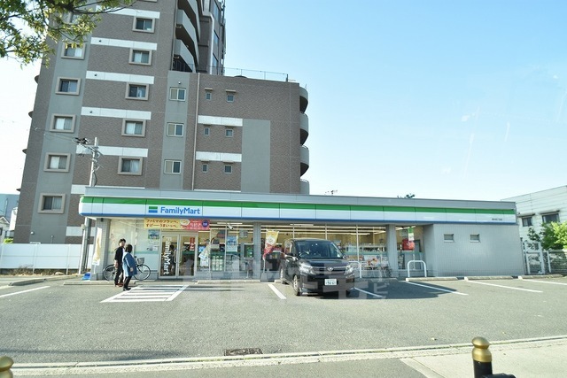 コンビニ　ファミリーマート　巽中四丁目（コンビニ）まで518m