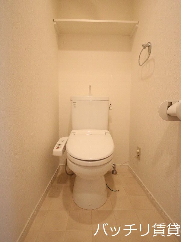 トイレ　別号室タイプの為、現状を優先いたします
