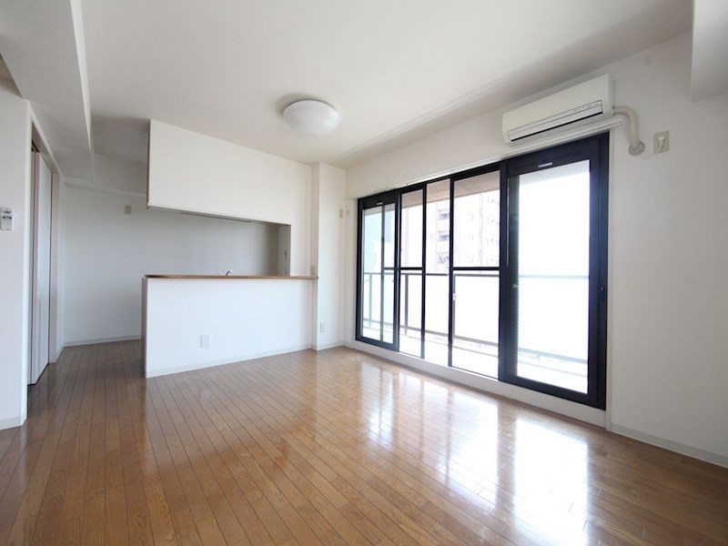 バルコニー　ＬＤＫ14帖　2面採光　カウンターキッチン　南面バルコニー