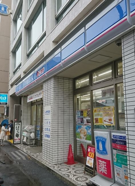 コンビニ　ローソン 湯島駅前店（コンビニ）まで156m