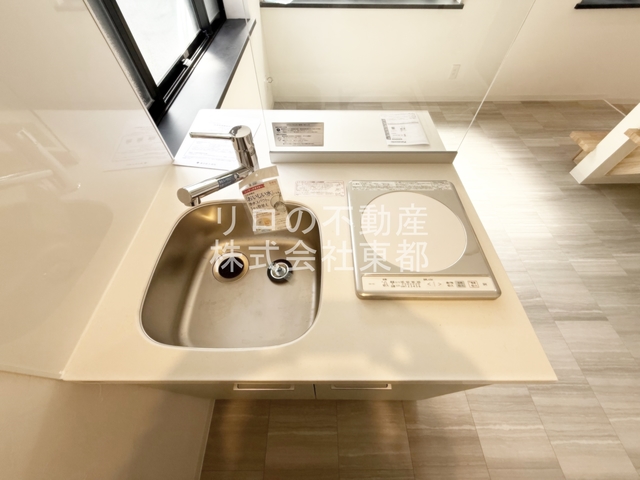 キッチン　ガスより火傷や火災のリスクが低いＩＨクッキングヒーター付！